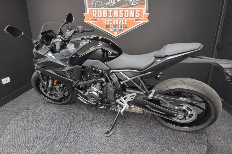 SUZUKI GSX-8R