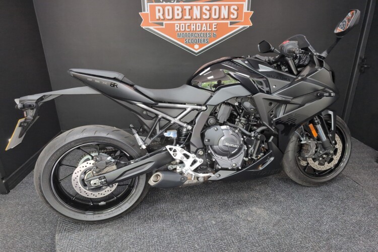 SUZUKI GSX-8R