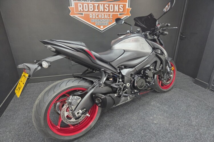 SUZUKI GSX-S1000