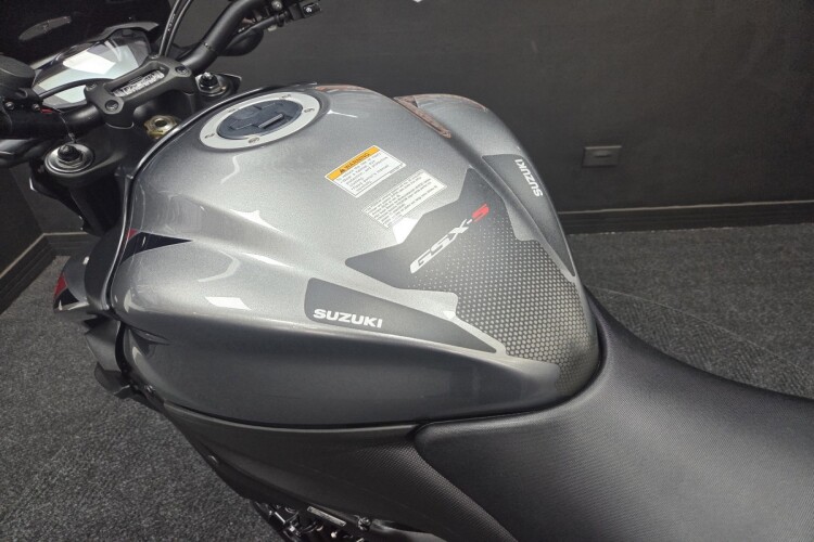 SUZUKI GSX-S1000