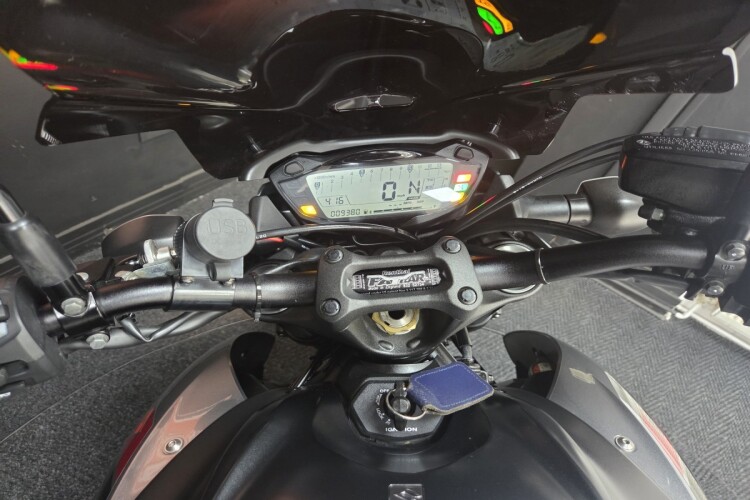 SUZUKI GSX-S1000