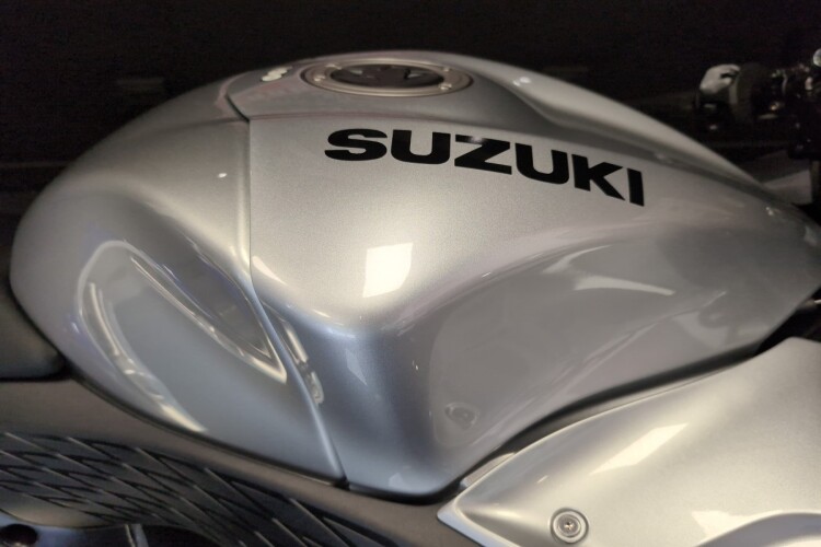 SUZUKI GSX1300R HAYABUSA