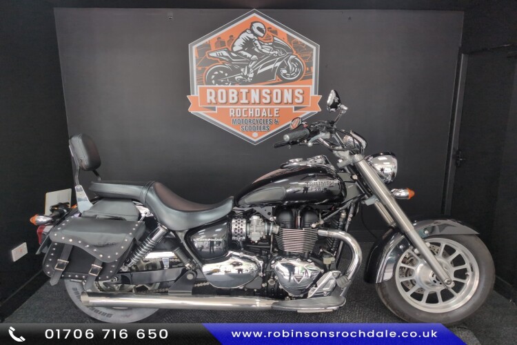 TRIUMPH BONNEVILLE AMERICA 865