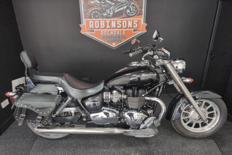 TRIUMPH BONNEVILLE AMERICA 865