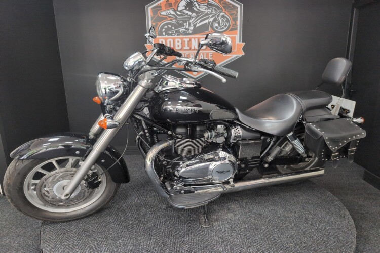 TRIUMPH BONNEVILLE AMERICA 865