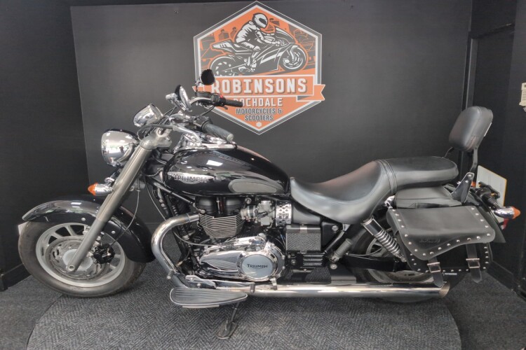 TRIUMPH BONNEVILLE AMERICA 865
