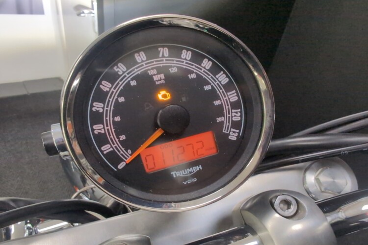 TRIUMPH BONNEVILLE AMERICA 865