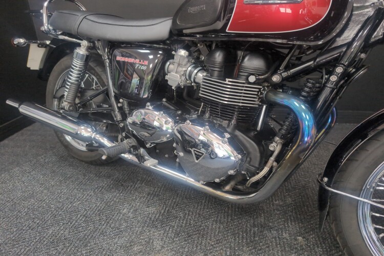 TRIUMPH BONNEVILLE T100