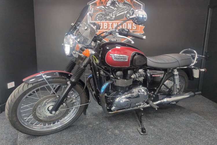 TRIUMPH BONNEVILLE T100