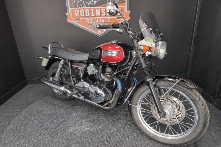 TRIUMPH BONNEVILLE T100