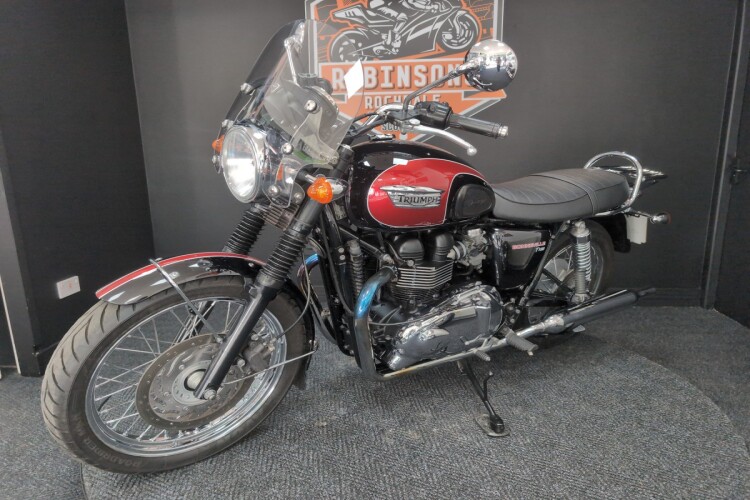 TRIUMPH BONNEVILLE T100