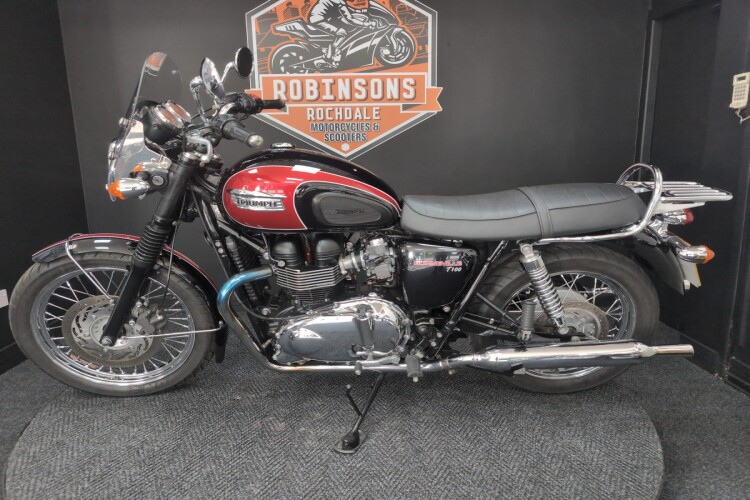 TRIUMPH BONNEVILLE T100