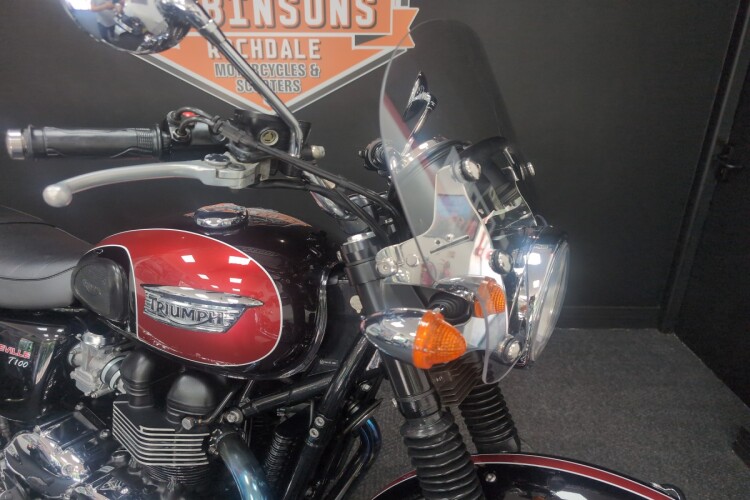 TRIUMPH BONNEVILLE T100