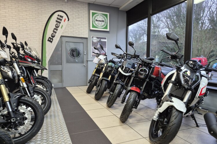 TRIUMPH BONNEVILLE T100