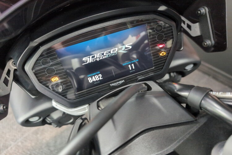 TRIUMPH SPEED TRIPLE 1050