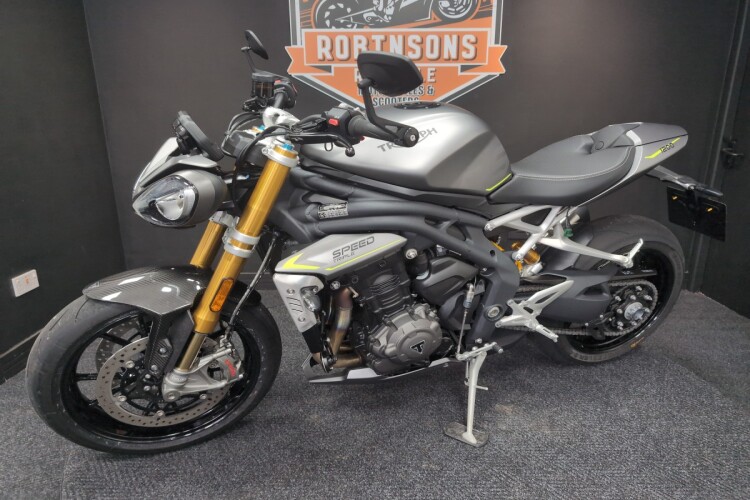 TRIUMPH SPEED TRIPLE 1200