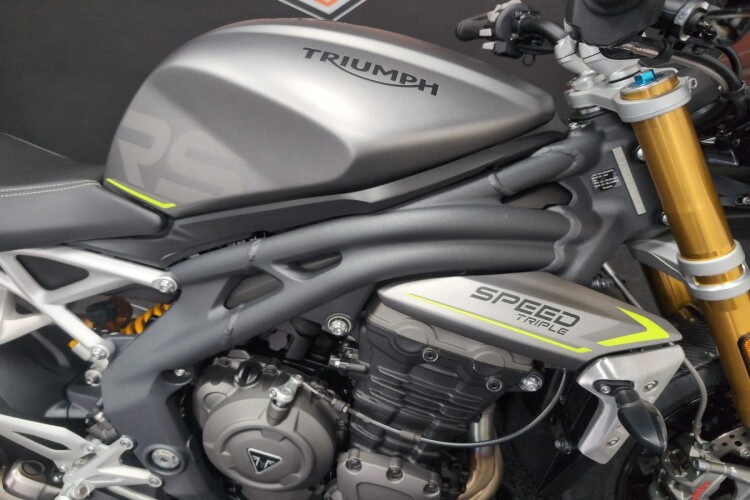 TRIUMPH SPEED TRIPLE 1200