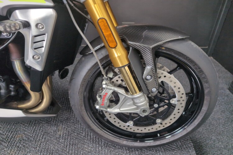 TRIUMPH SPEED TRIPLE 1200