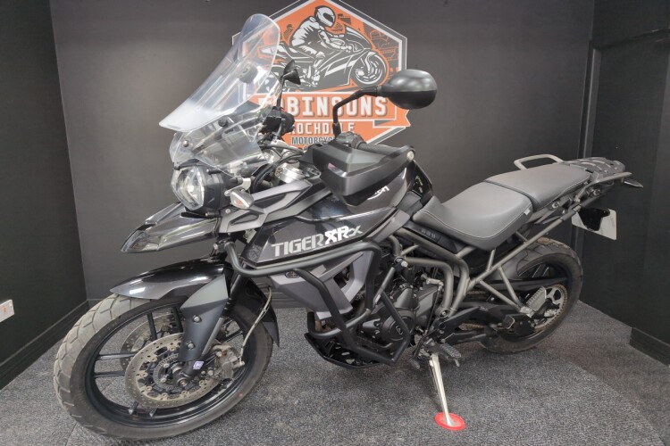 TRIUMPH TIGER 800