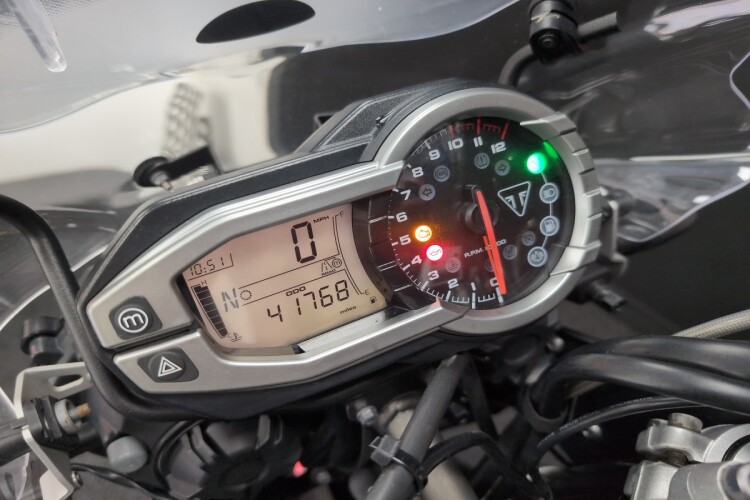 TRIUMPH TIGER 800