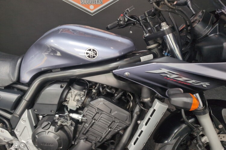YAMAHA FAZER 1000