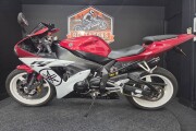 YAMAHA R1