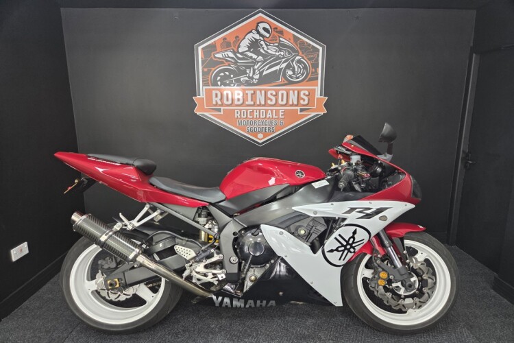 YAMAHA R1