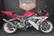 YAMAHA R1