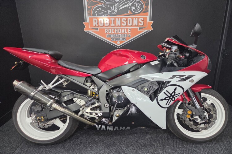 YAMAHA R1
