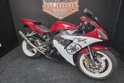 YAMAHA R1