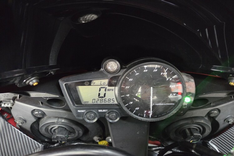 YAMAHA R1