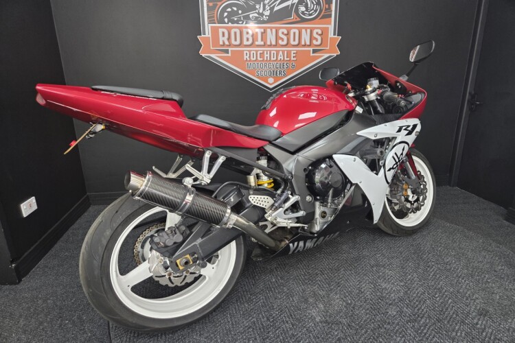 YAMAHA R1