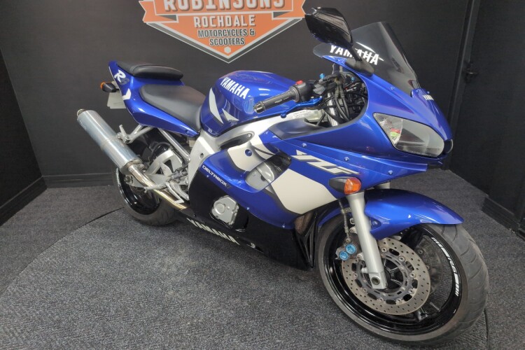 YAMAHA R6