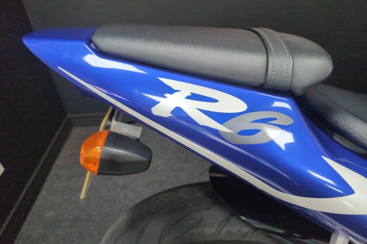 YAMAHA R6