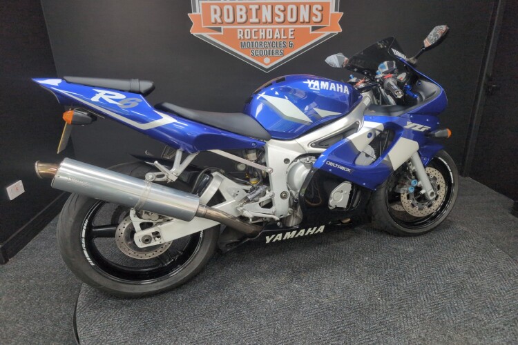 YAMAHA R6