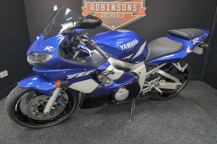 YAMAHA R6