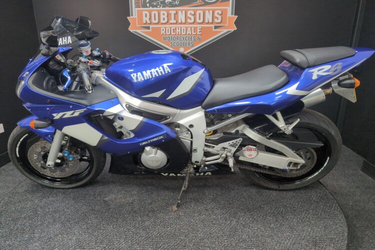 YAMAHA R6