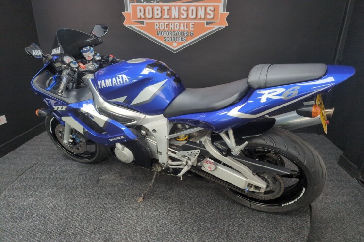 YAMAHA R6