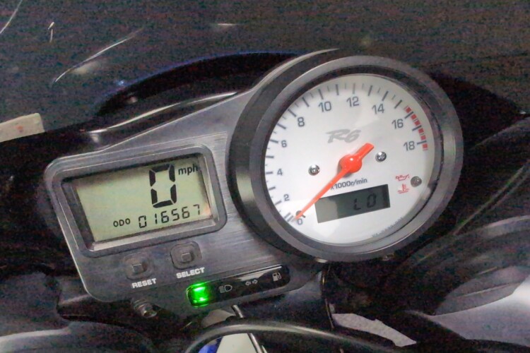 YAMAHA R6