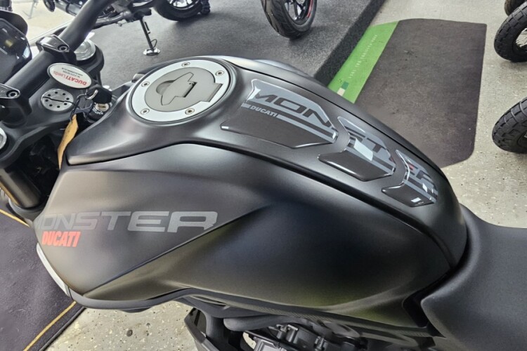 DUCATI MONSTER PLUS