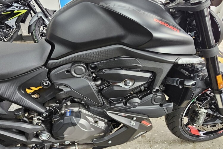 DUCATI MONSTER PLUS
