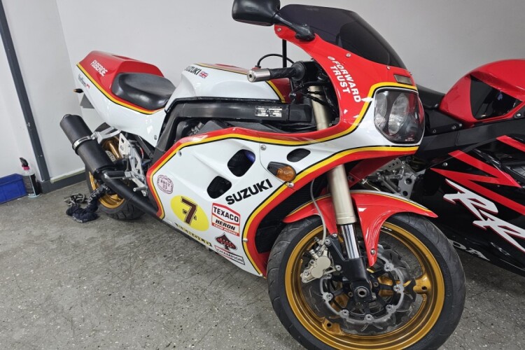 SUZUKI GSX-R 1100
