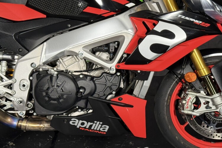 APRILIA TUONO 1100 V4