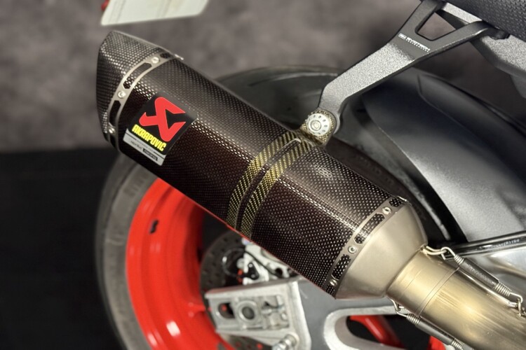 APRILIA TUONO 1100 V4