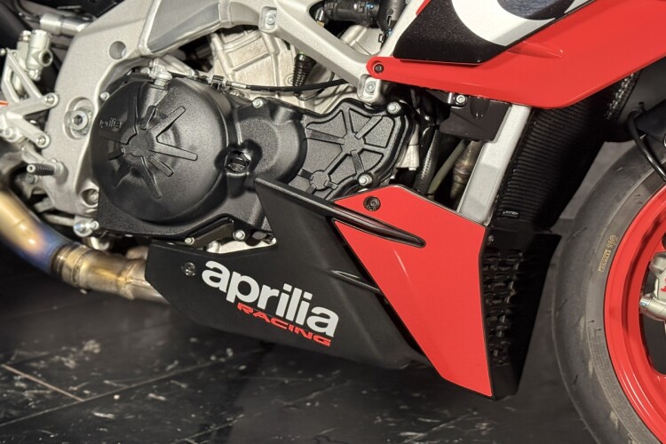 APRILIA TUONO 1100 V4
