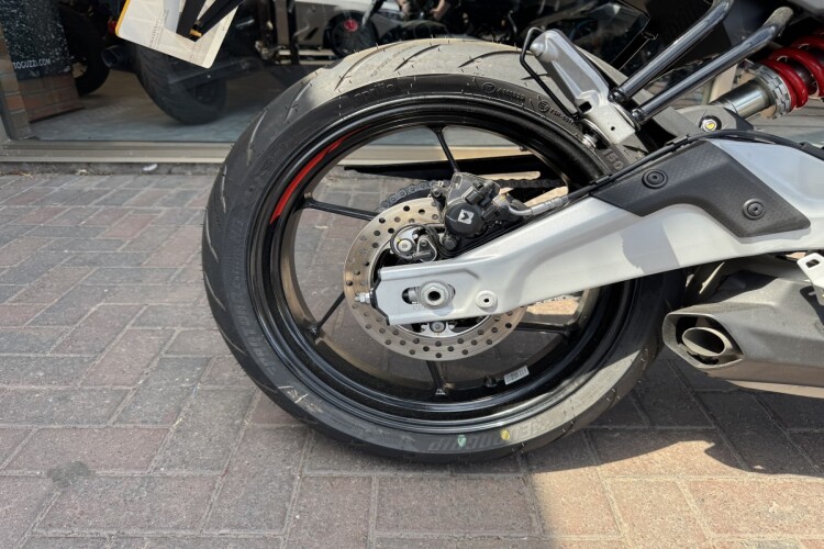 APRILIA TUONO 457