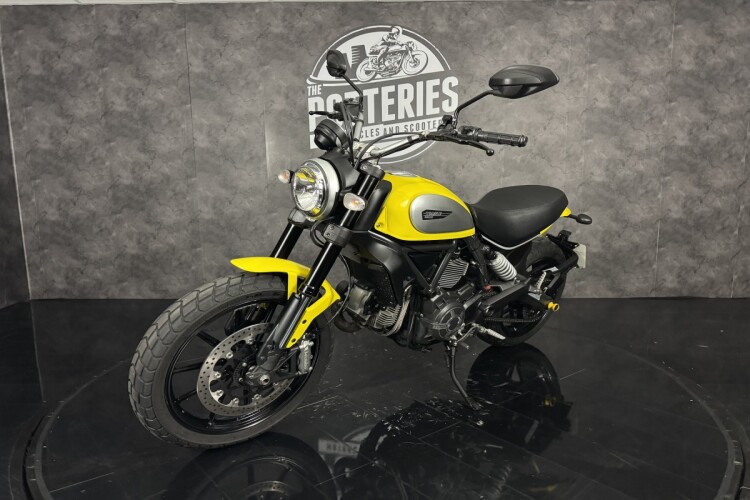 DUCATI SCRAMBLER 800