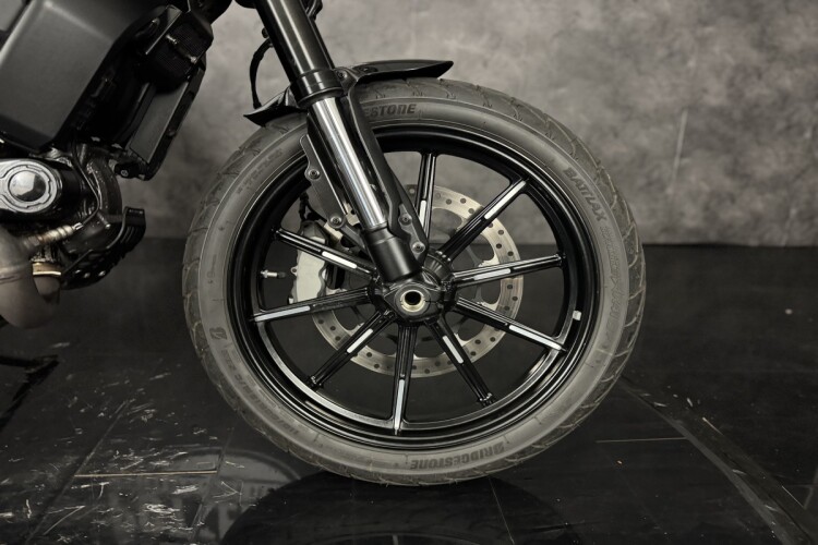 DUCATI SCRAMBLER 800