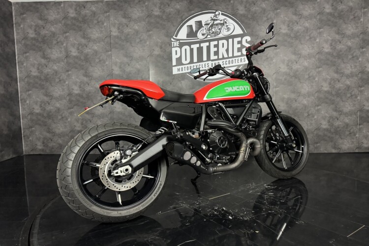 DUCATI SCRAMBLER 800