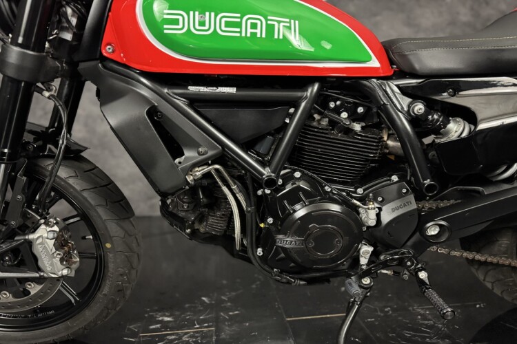 DUCATI SCRAMBLER 800